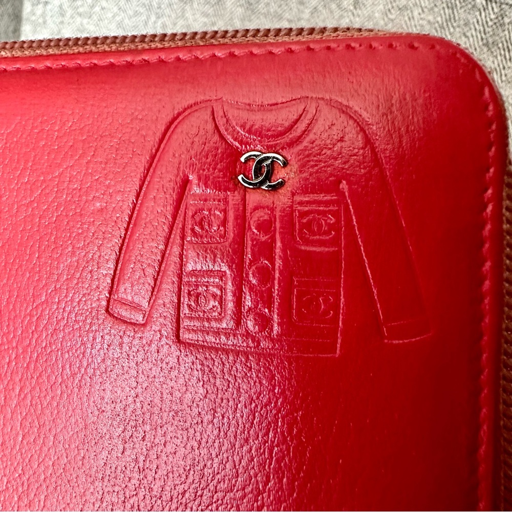 🦚HP🦚 Chanel Limited Edition Cardigan Zip Wallet